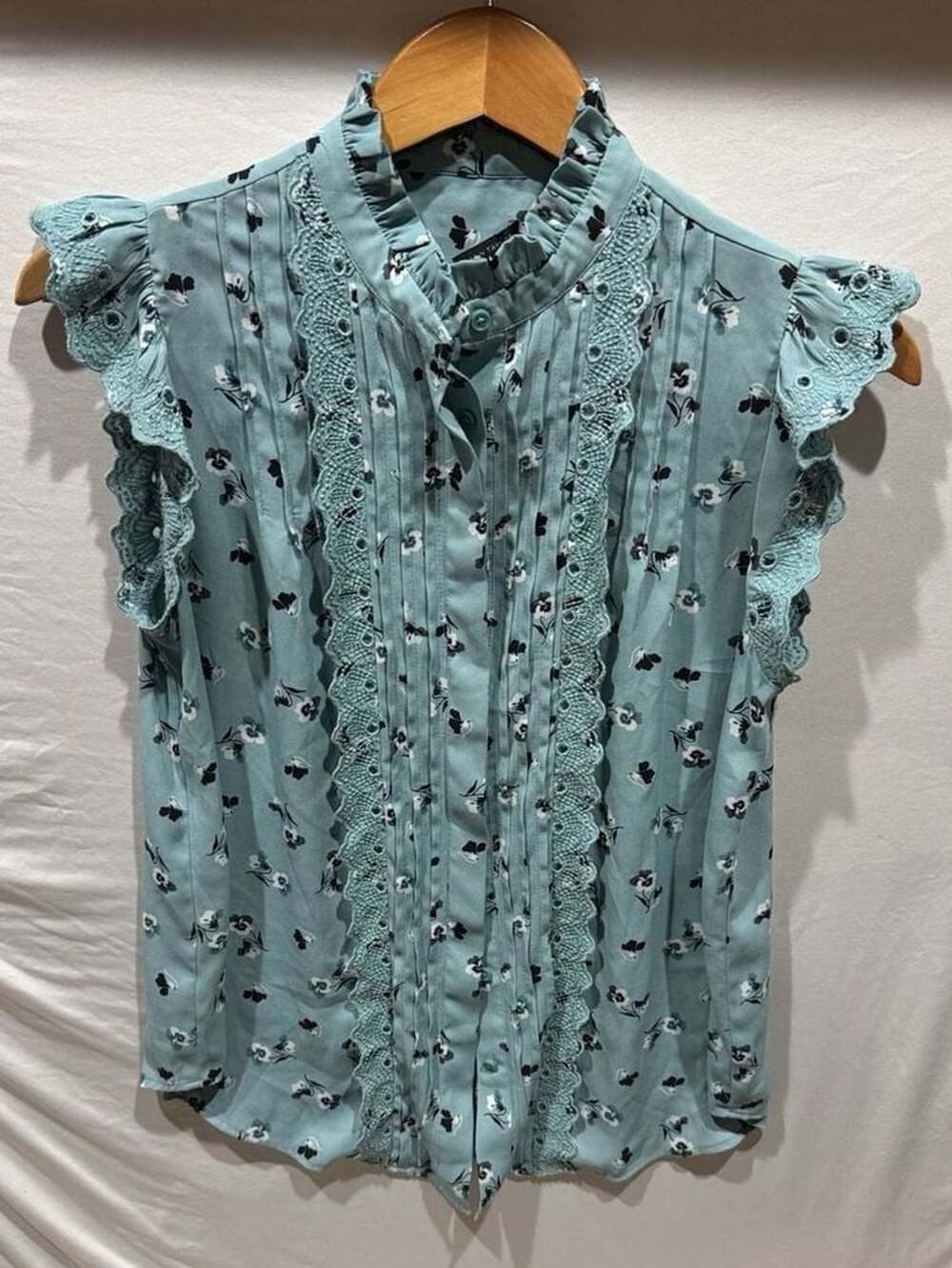 Ann Taylor Ruffle Blouse Size S Blue Floral Sleeveless Eyelet Trim
